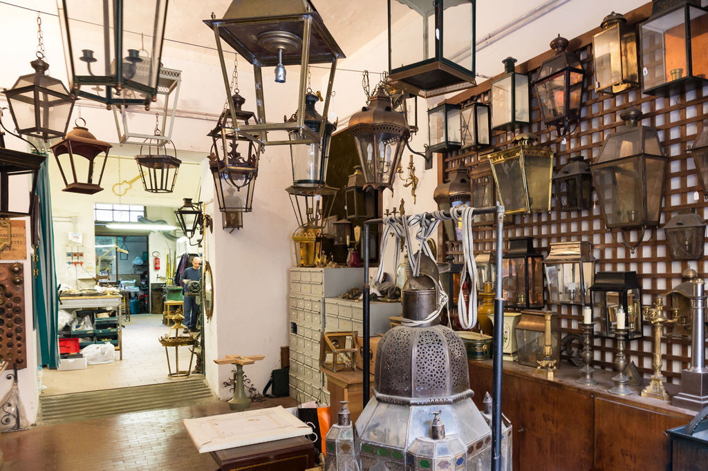 Florence, artisan workshop for the production of lanterns.