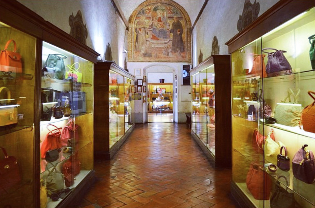 La Scuola del Cuoio: shop that sells leather goods and school for leather processing.