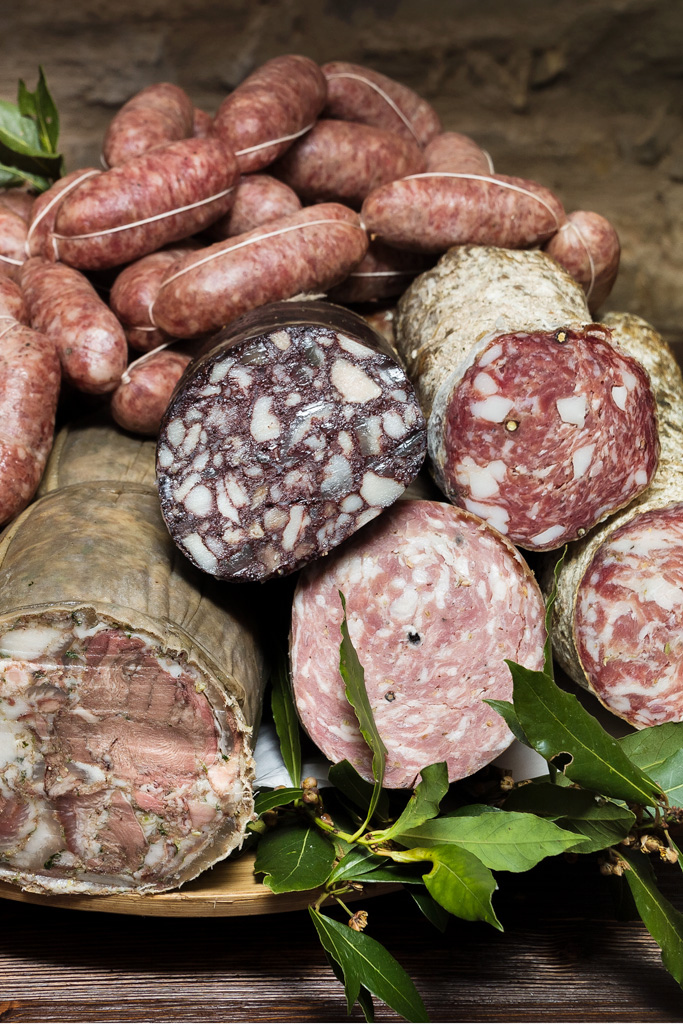 Radda in Chianti, Casa Porciatti, specialità gastronomiche del Chianti, salumi tipici della zona: salame, buristo, rigatino, finocchiona, salsicce.