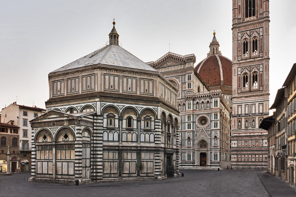 Piazza San Giovanni: veduta del Battistero, lato Sud-Ovest Sullo sfondo il Duomo e il campanile di Giotto.